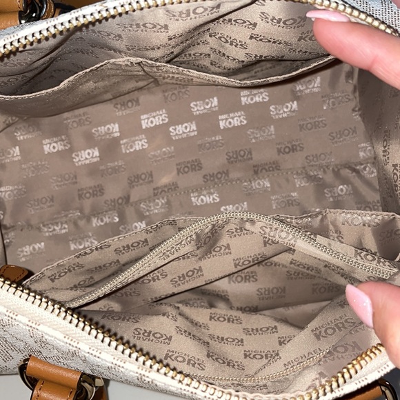 Michael Kors Bag - Picture 4 of 7